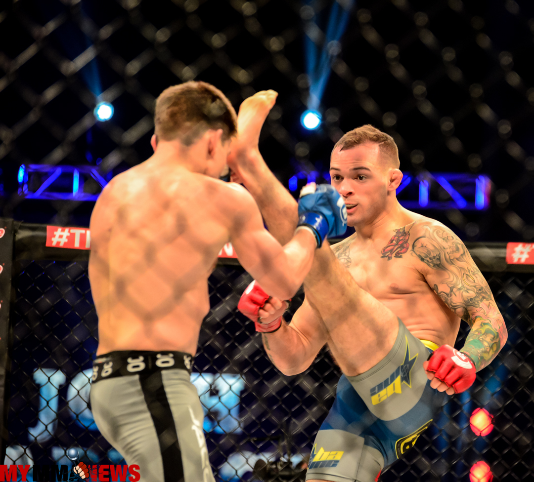 _DSC6604 - MyMMANews Matt Bessette front kicks Josh LaBerge at Bellator 134: British Invasion