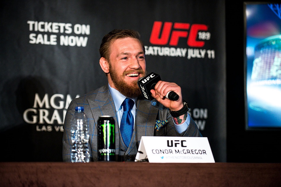 14910_UFC_189_World_Tour_Aldo_vs._McGregor_London_2015_(18776759002)