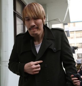 choihong - MyMMANews PHOTO NEWS) — Choi Hong-man, a South Korean mixed martial arts fighter, leaves a courthouse in Seoul on Jan. 14, 2016, after his sentencing on fraud charges. The 35-year-old, who towers at 2.18 meters (7′ 2″) in height, was sentenced to one year in jail on a two-year suspension. He is accused of not paying back HK0,000 he borrowed from an acquaintance in December 2013, reportedly to buy a pair of watches for himself and his girlfriend.