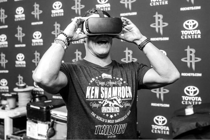 Frank Shamrock experiencing Virtual Reality