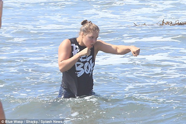 Ronda Rousey training for UFC comeback at Venice Beach. Photos property/courtesy of Blue Wasp/Splash News