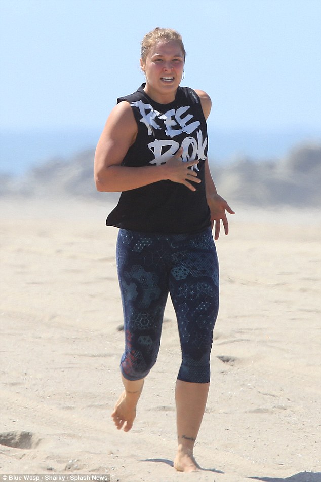 Ronda Rousey training for UFC comeback at Venice Beach. Photos property/courtesy of Blue Wasp/Splash News