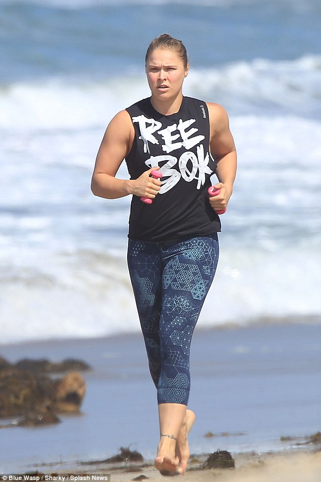 Ronda Rousey training for UFC comeback at Venice Beach